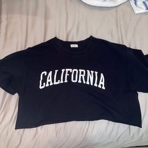 black graphic cropped tee by john galt